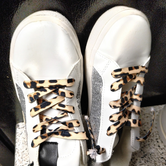 Shoes - Picture 3 of 7